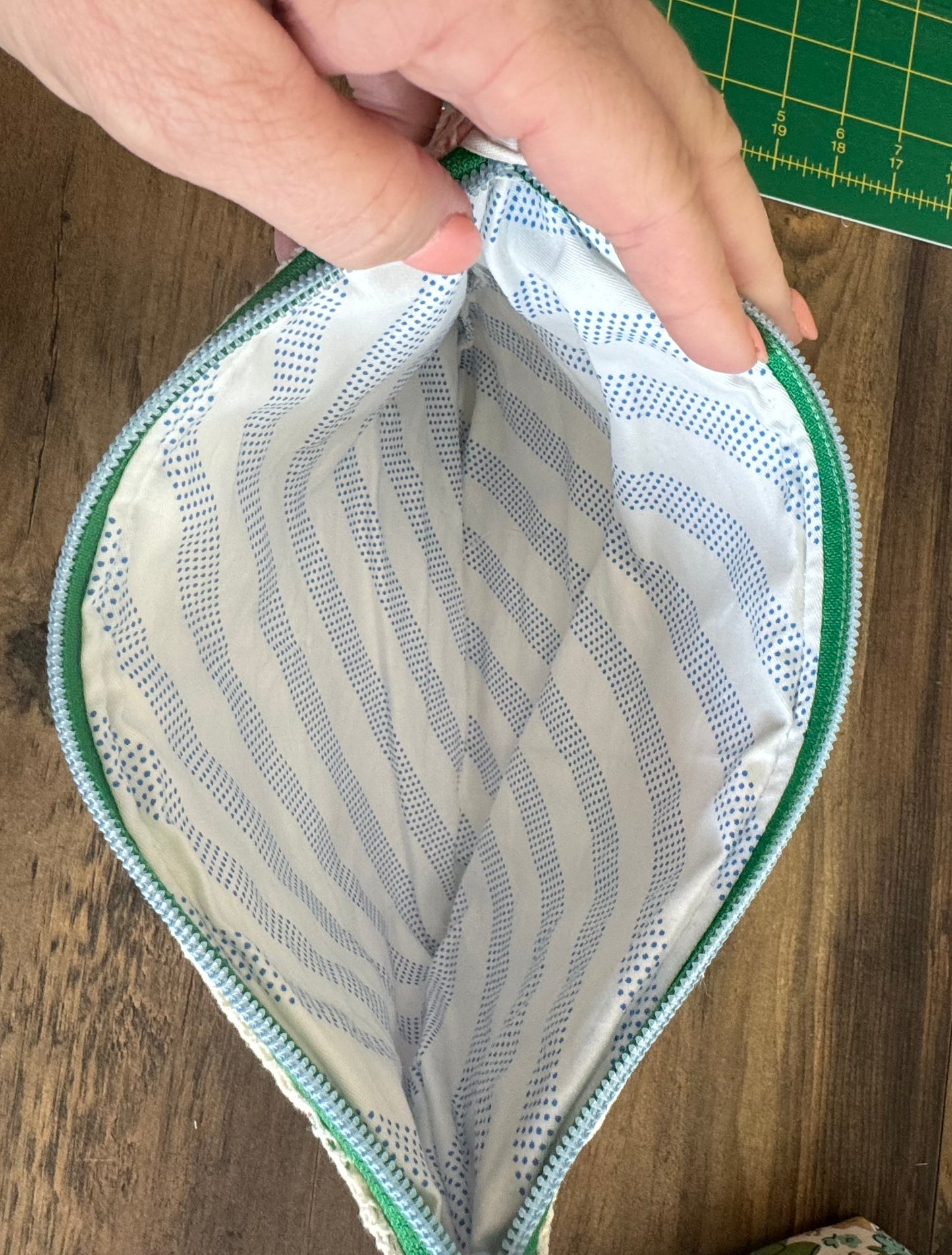 Double Wedding Circle Quilted Wristlet/Makeup Bag. 11"w x 7.5" t
