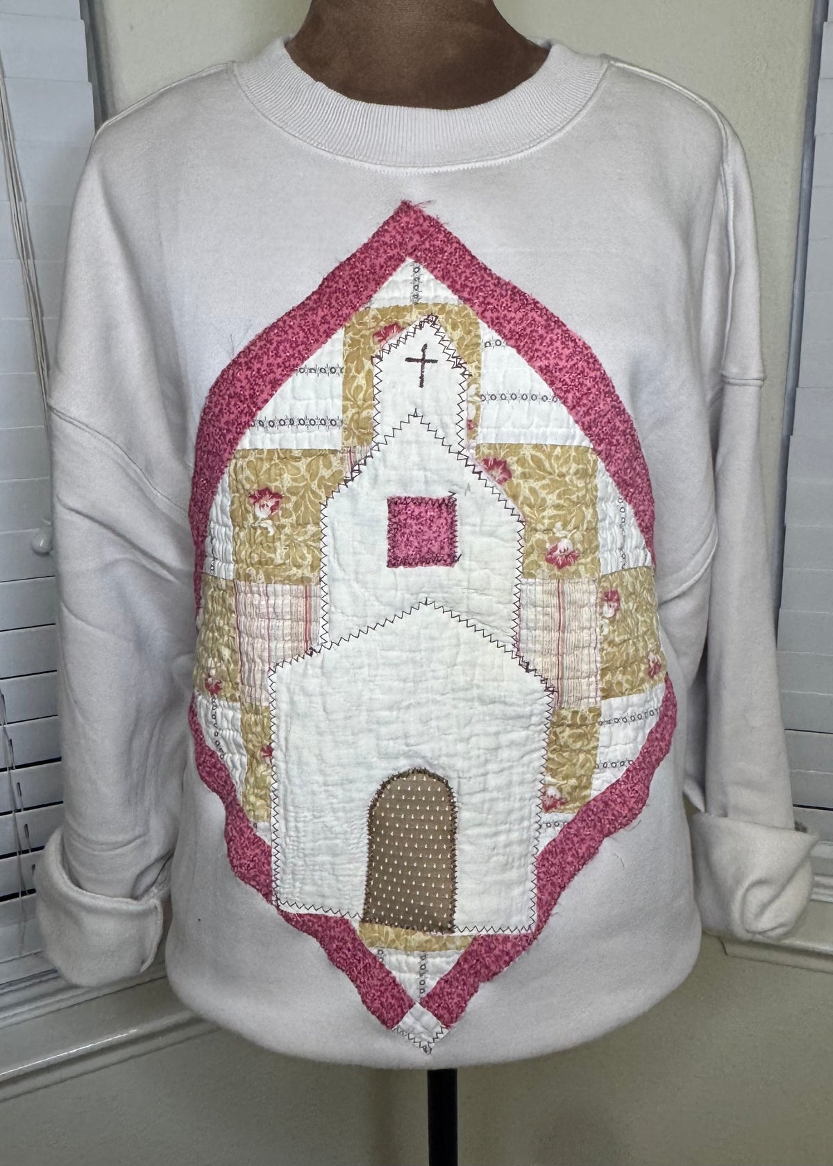 Natural Sweatshirt with Quilted Church. Size L