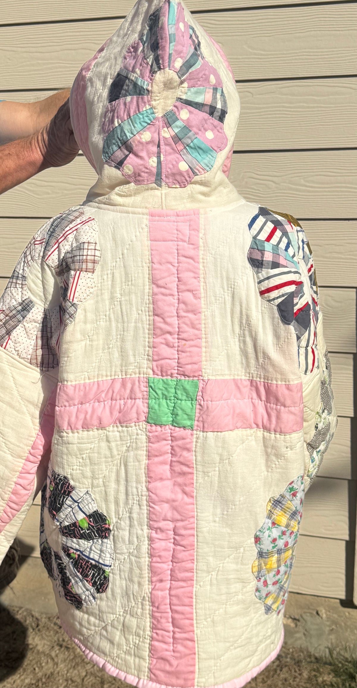 Pink Dresden Plate Hand Quilted Hoodie with Pouch.  Size S/M