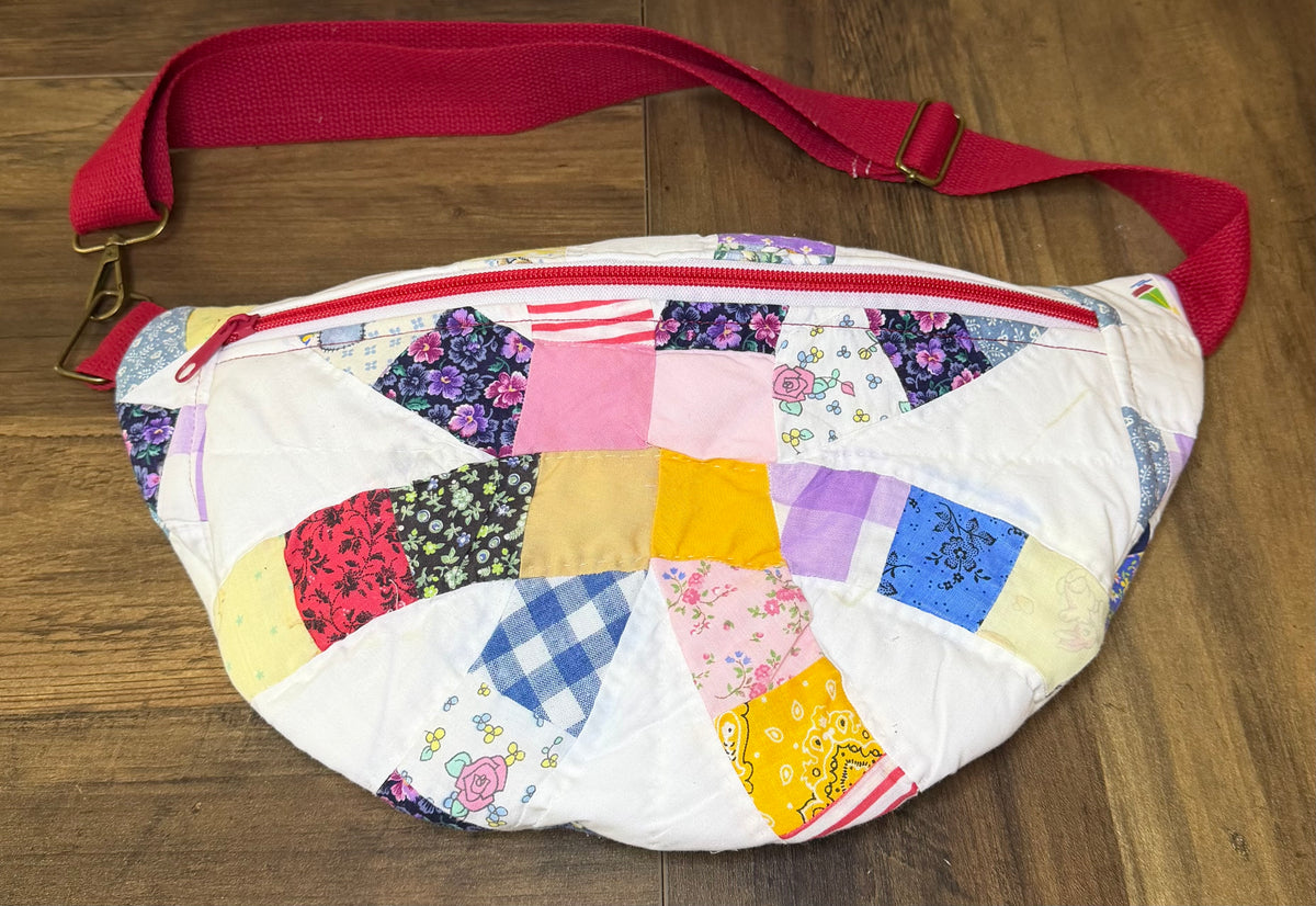 Double Wedding Circle Quilted Bumbag with red accents.