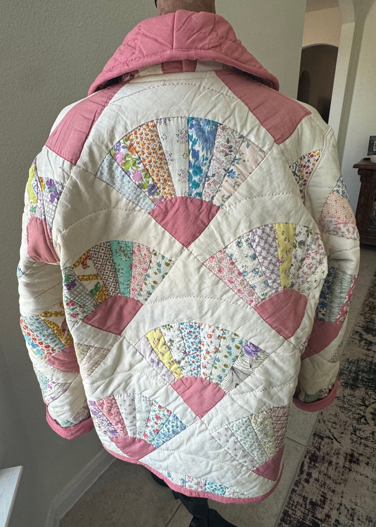 Vintage Mauve Fan Quilt Jacket with lay down Collar.  Size L