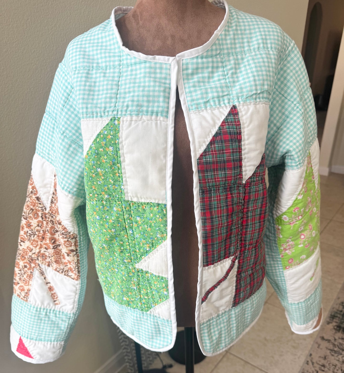 Checkered Leaf pattern quilted jacket.  Waist length. Size L