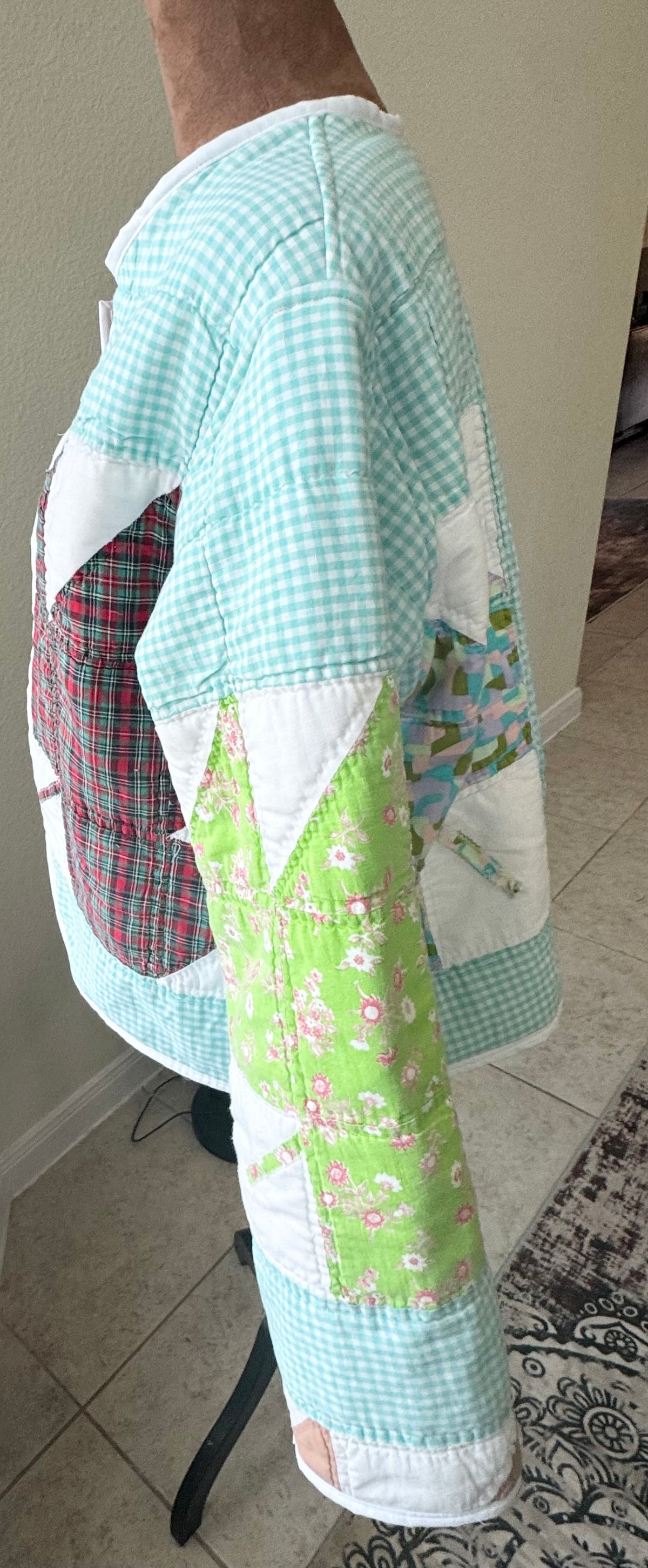Checkered Leaf pattern quilted jacket.  Waist length. Size L