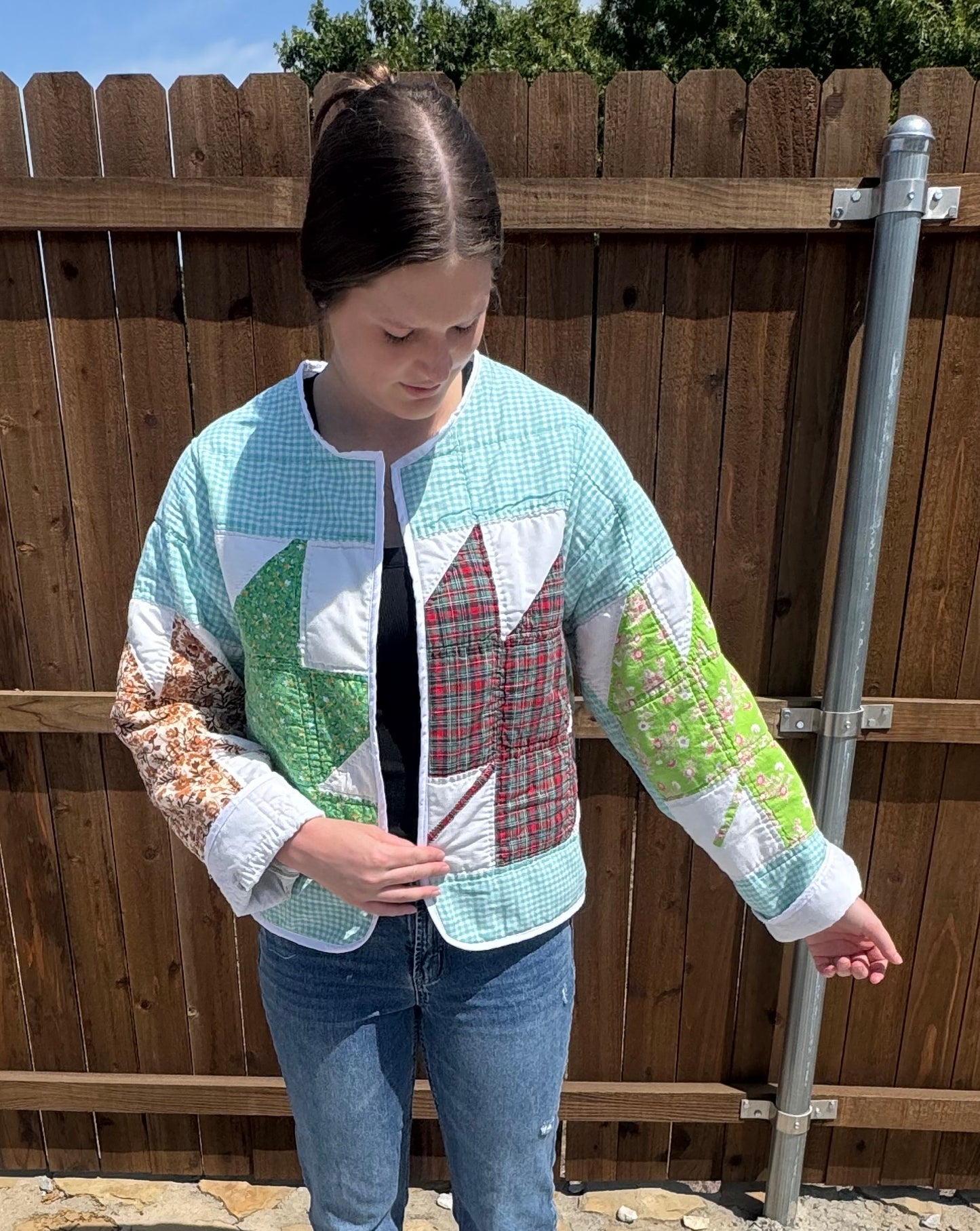 Checkered Leaf pattern quilted jacket.  Waist length. Size L