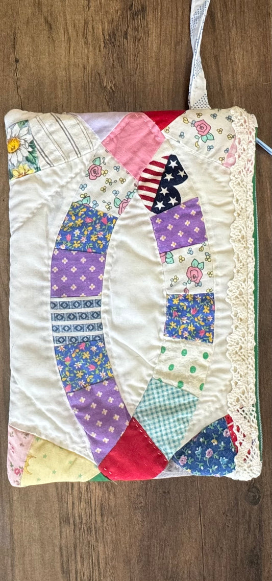Double Wedding Circle Quilted Wristlet/Makeup Bag. 11"w x 7.5" t