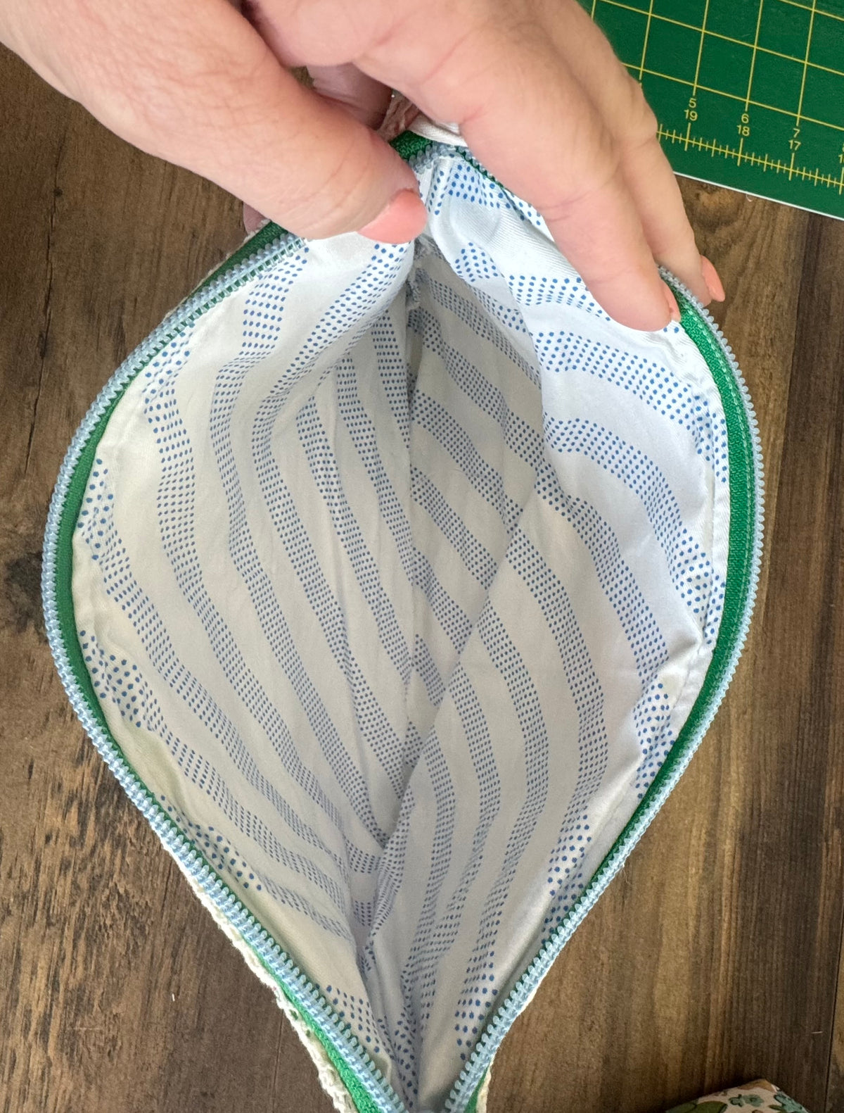 Double Wedding Circle Quilted Wristlet/Makeup Bag. 11"w x 7.5" t
