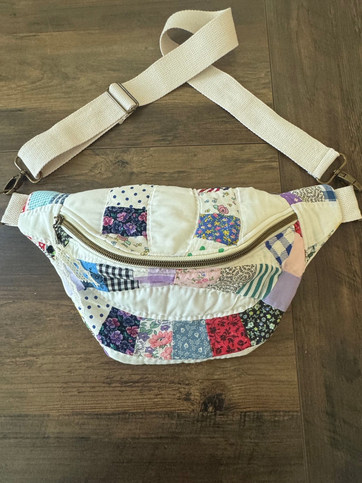 Double Wedding Circle Quilted Bum Bag.