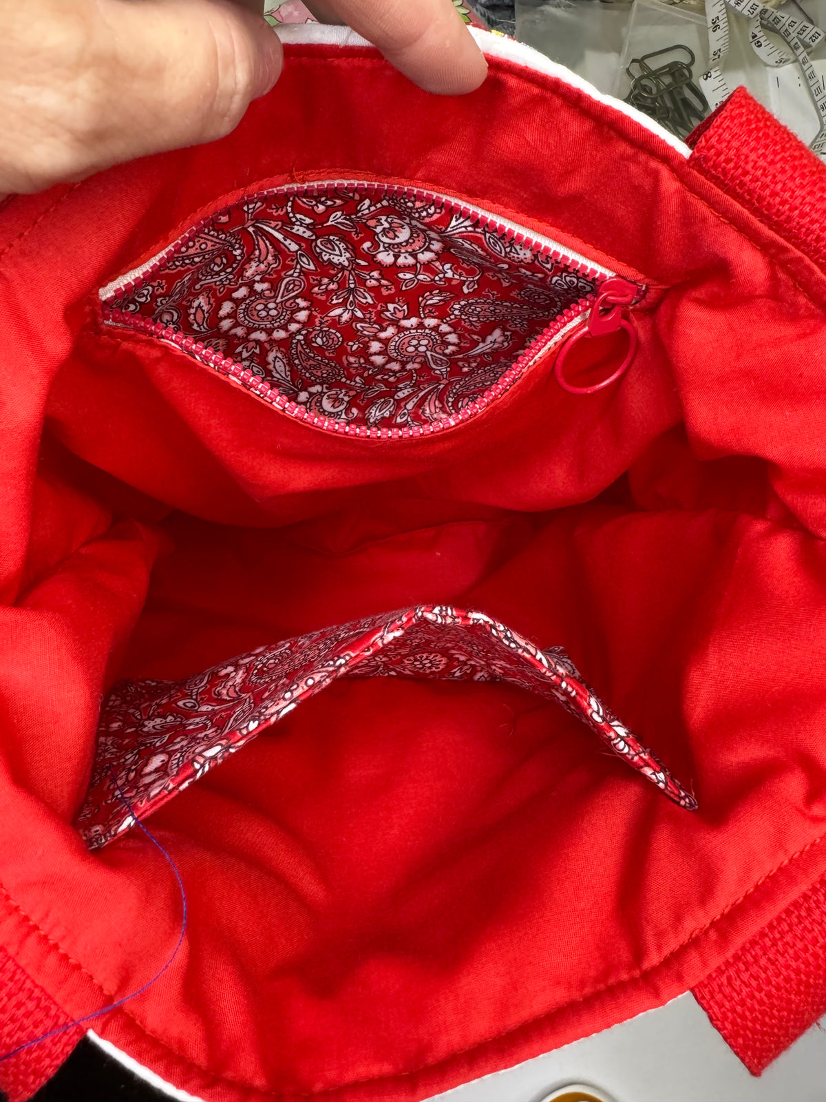 Double wedding ring quilted tote with pockets.
