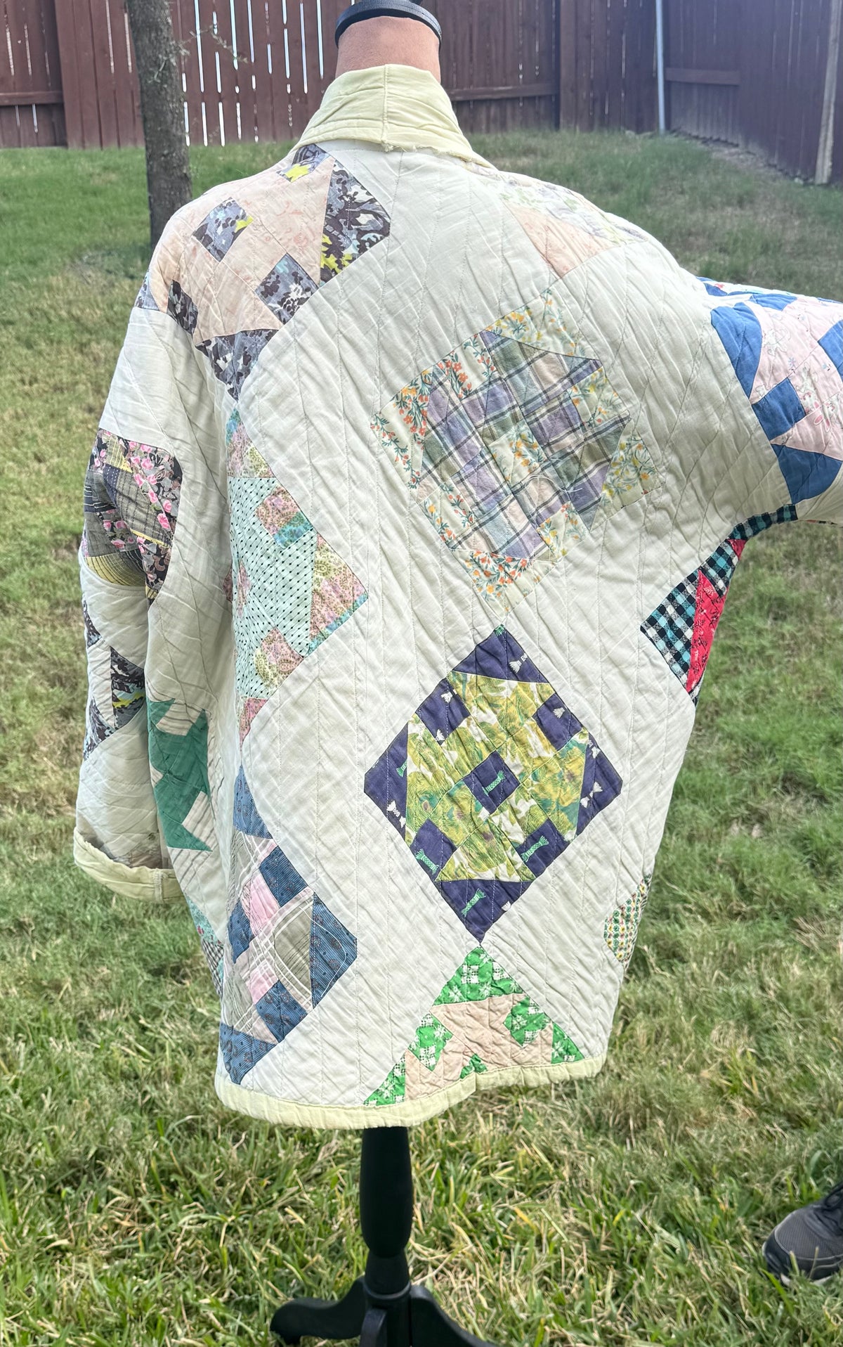 Vtg Diamond Patchwork quilted jacket. Mid Length with pockets. Size L/XL